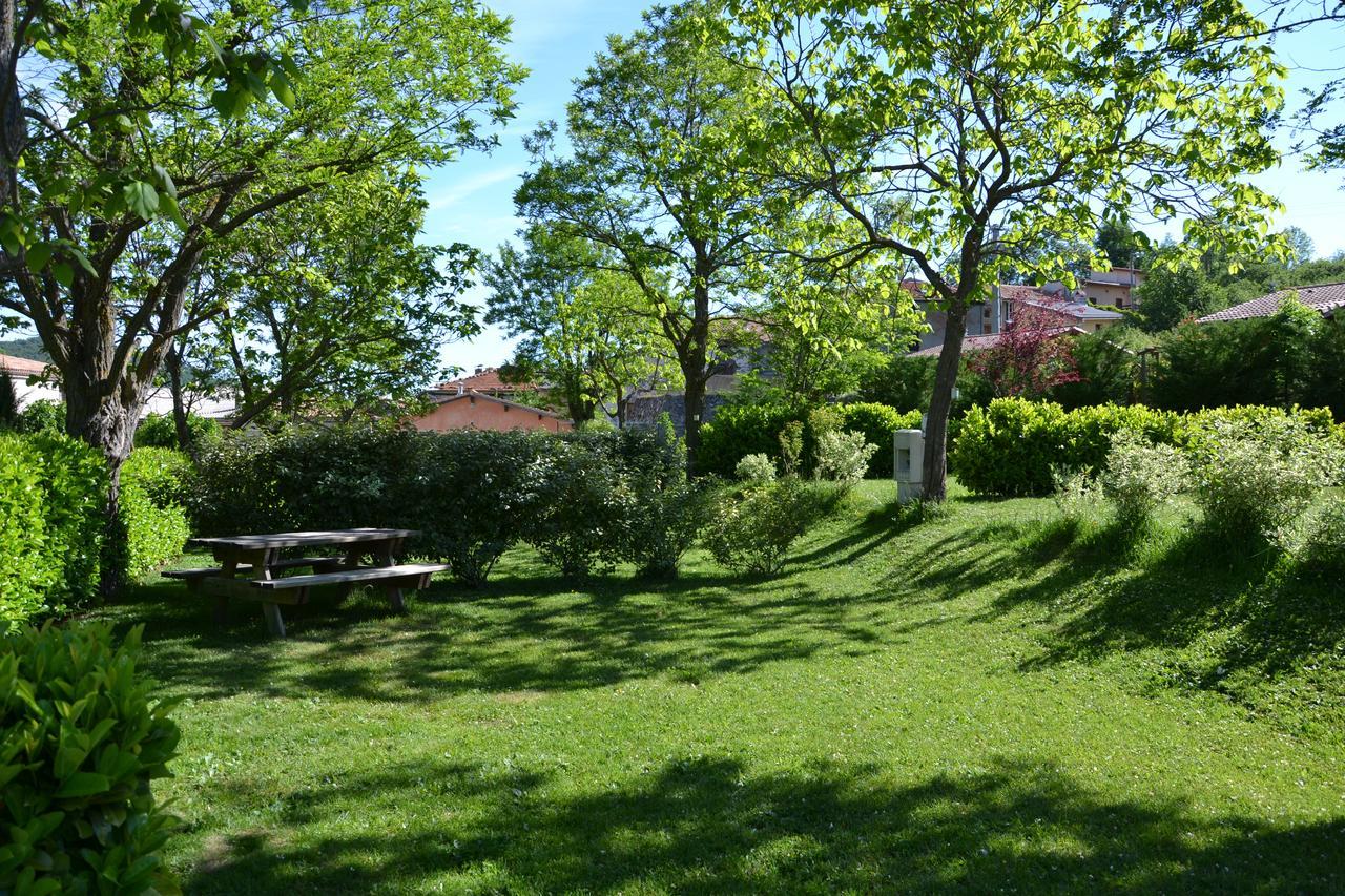 Camping La Mare aux Fées Hotel Roquefeuil Exterior foto