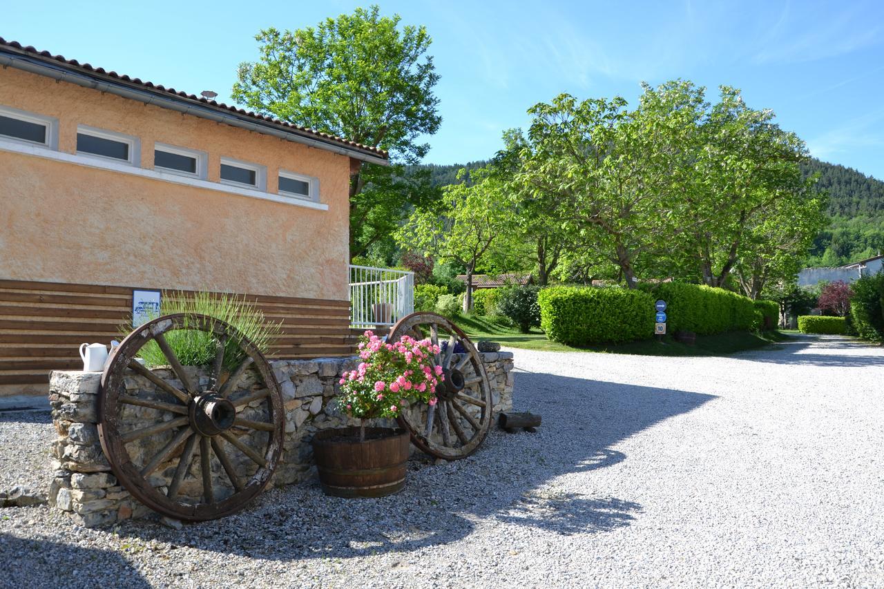 Camping La Mare aux Fées Hotel Roquefeuil Exterior foto