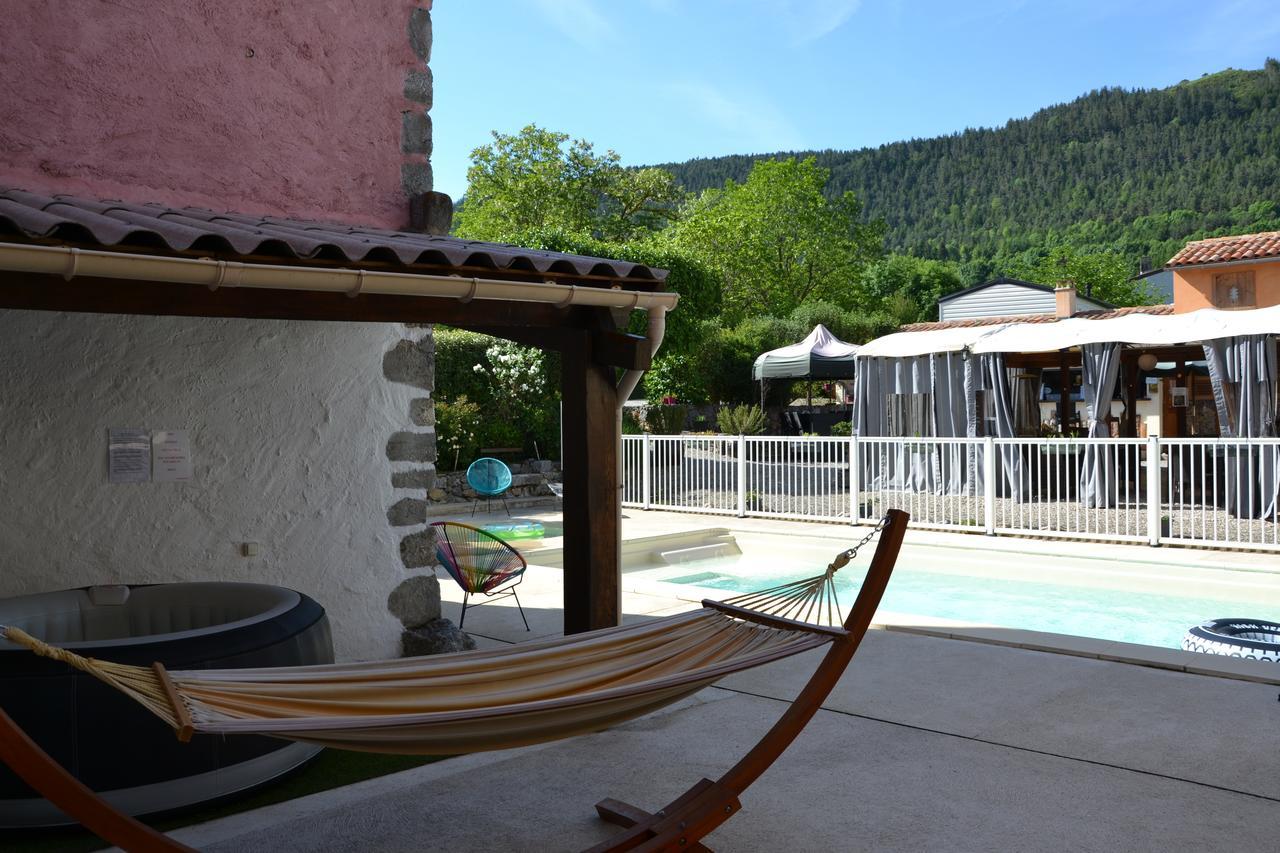 Camping La Mare aux Fées Hotel Roquefeuil Exterior foto