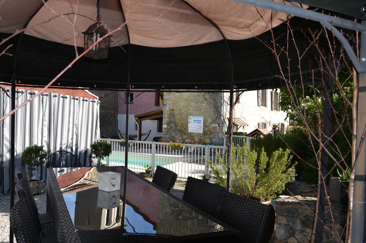 Camping La Mare aux Fées Hotel Roquefeuil Exterior foto