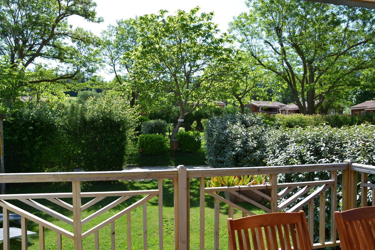 Camping La Mare aux Fées Hotel Roquefeuil Exterior foto